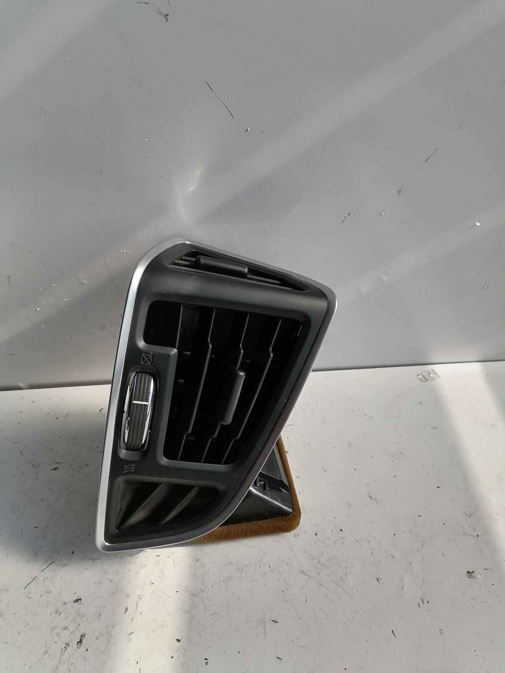 Bocchetta aria ant. console centr.